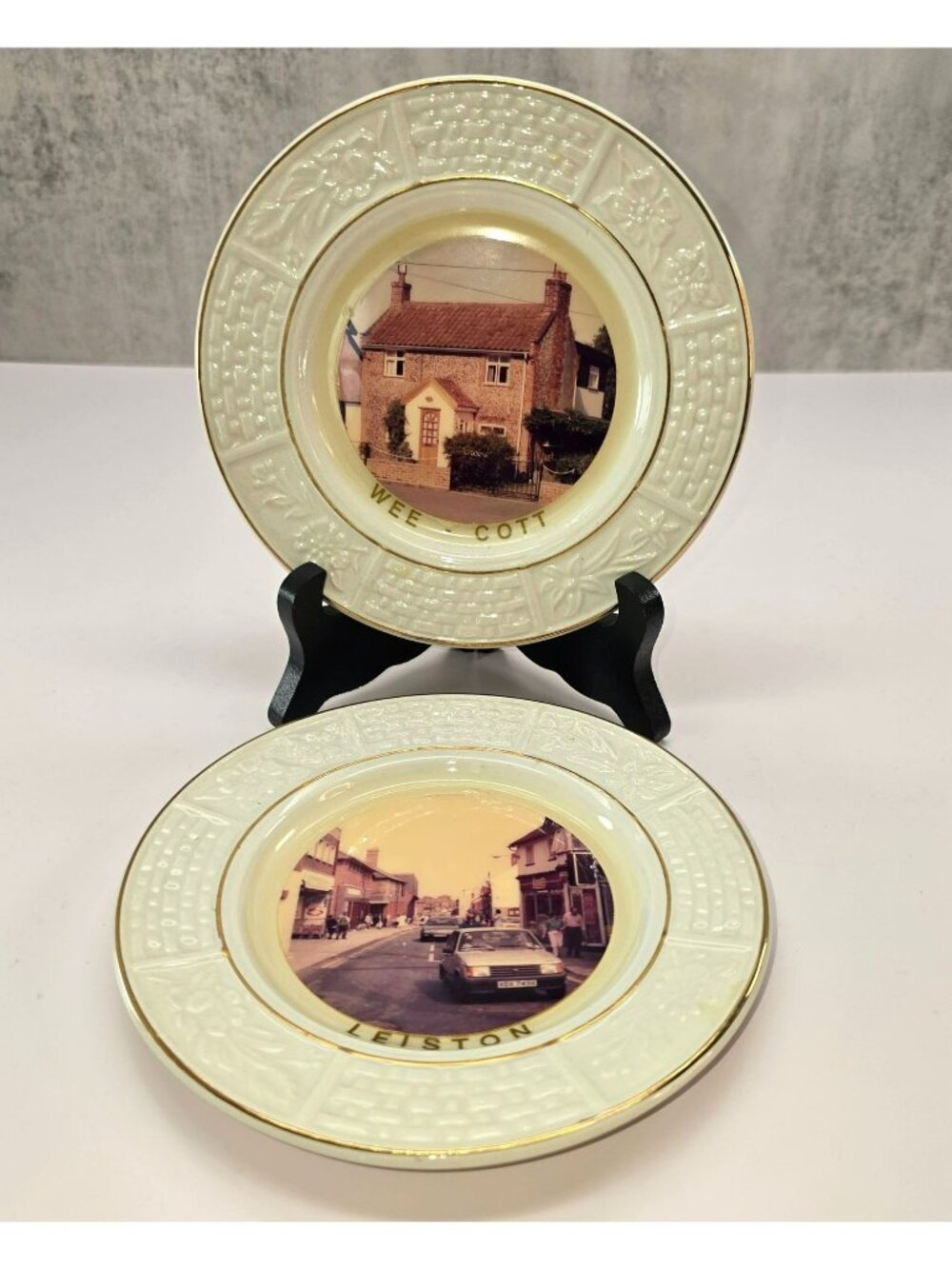 Crown Windsor Souvenir Plates Wee Cott & Leiston Staffordshire England VL5096